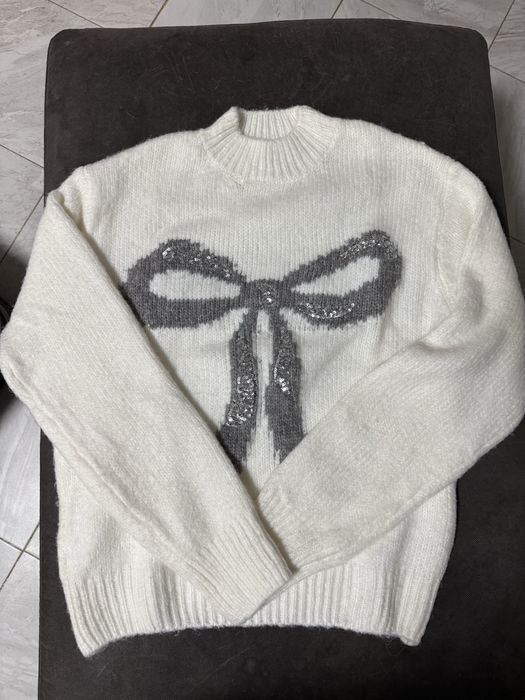 Нов пуловер с панделка