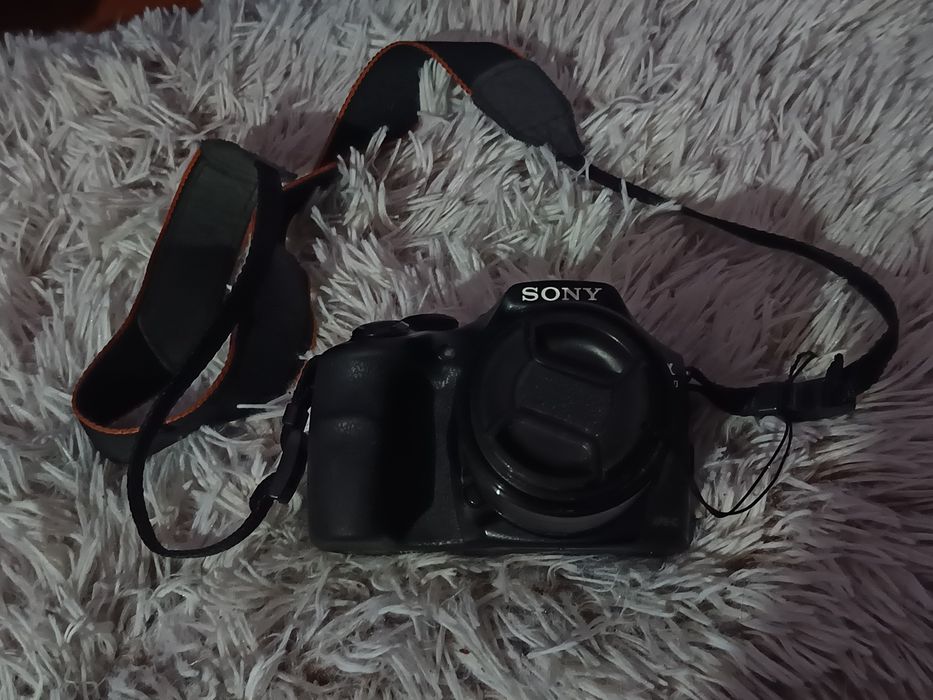 Продавам фотоапарат Sony ILCE-3000.