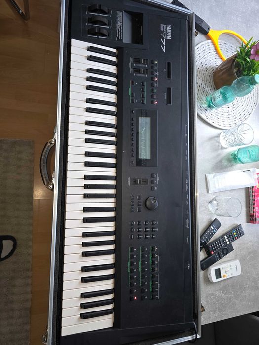 Yamaha sy77  profesional