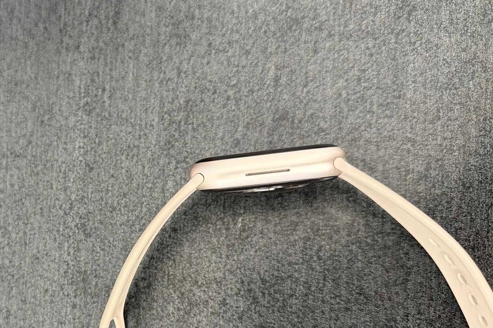 Apple Watch Series 9, GPS, 45 mm, cu carcasă din aluminiu Starlight