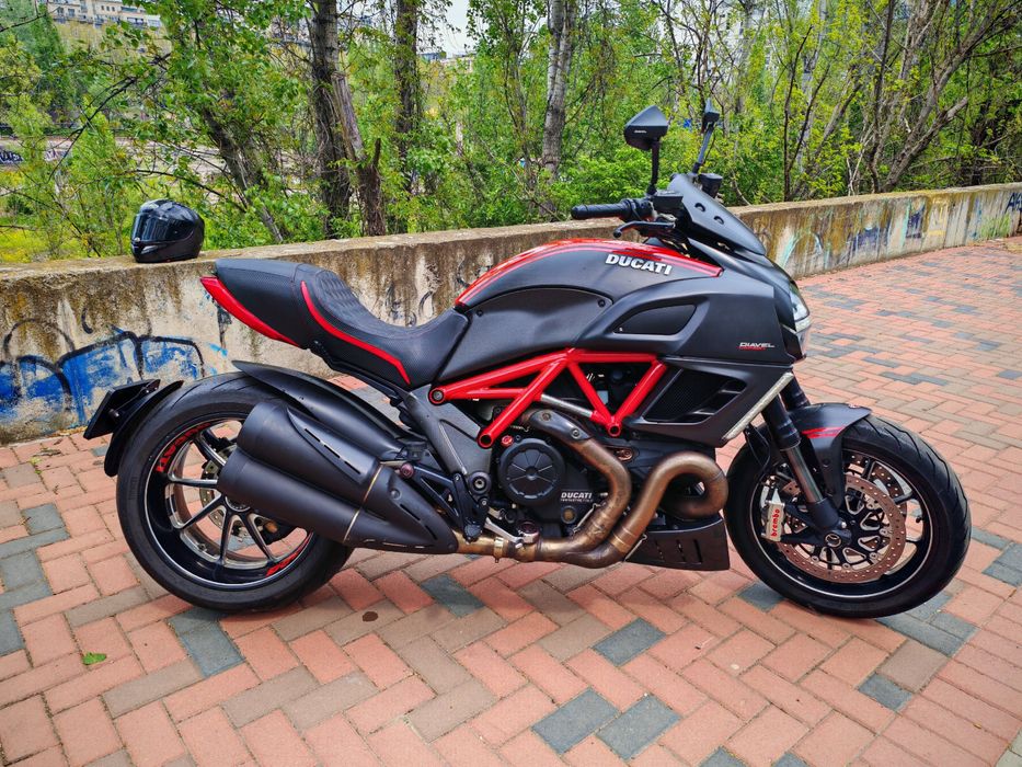 Ducati Diavel  Carbon Edition  ( schimb cu Auto )