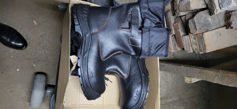 Ботинки строительные