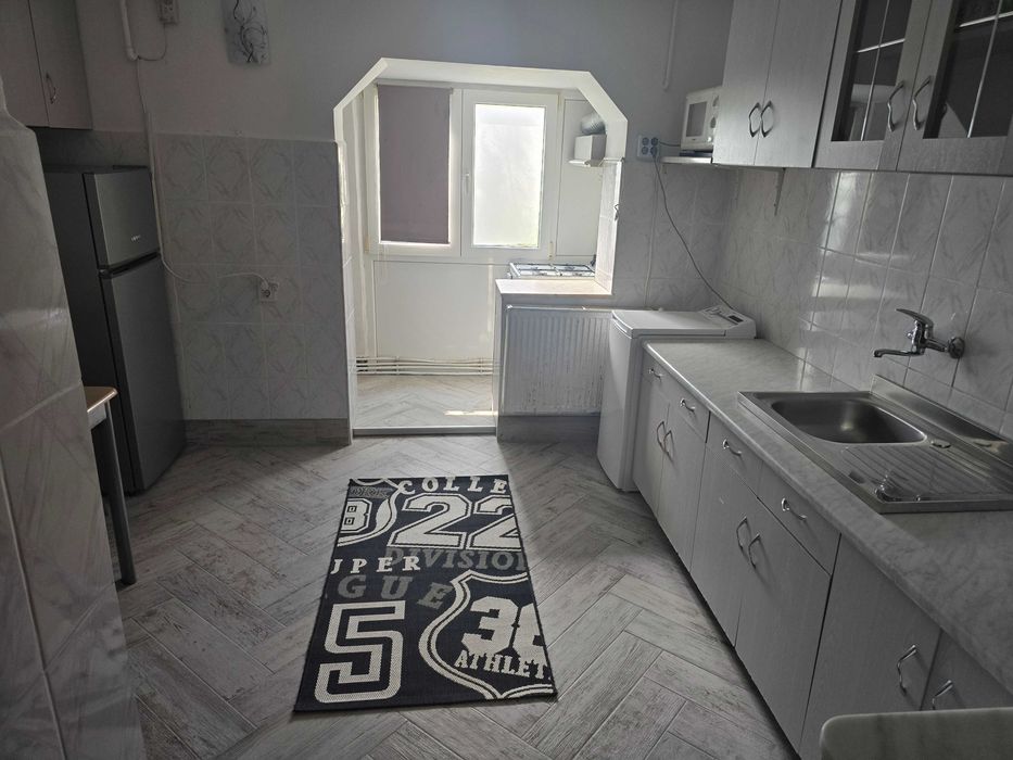Apartament 2 camere Carpati II, et. 2