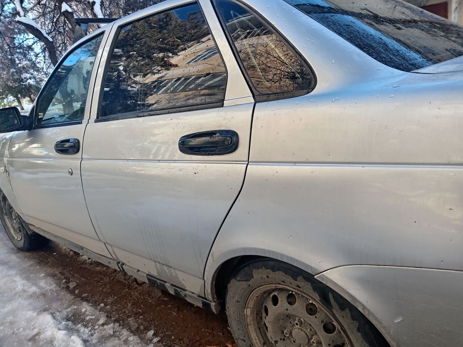 Приора сотилади срочна