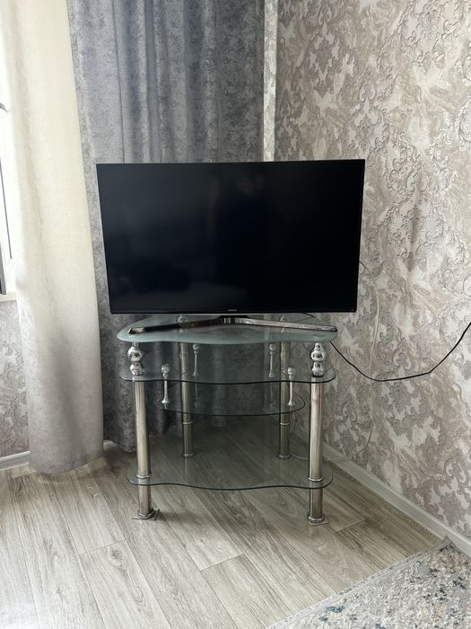 Тумба стеклянная под телевизор