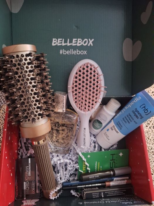 Сет козметика и четки за коса