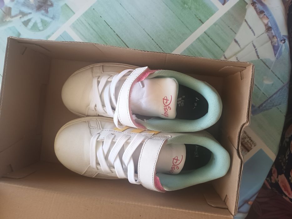 Маратонки Адидас за момиче