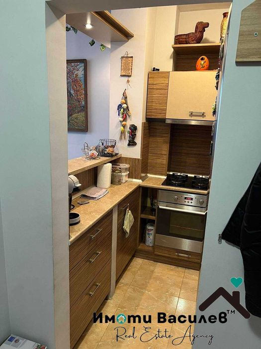 Дава се под наем Двустаен апартамент в София, Център - 67 кв.м за 498.27 € - Снимка #2