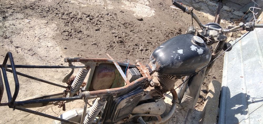 Мотоциклет за реставрация.НЕ ПРОДАВАМ ОТДЕЛНИ ЧАСТИ