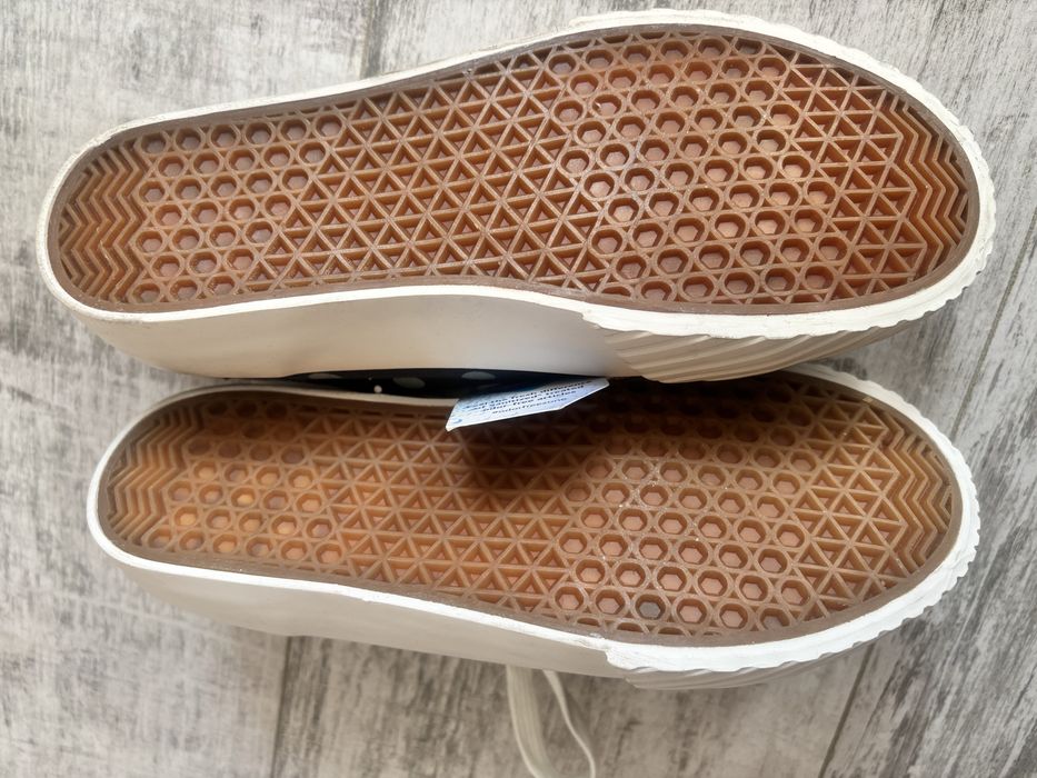 Нови кецове на Манго 34 номер