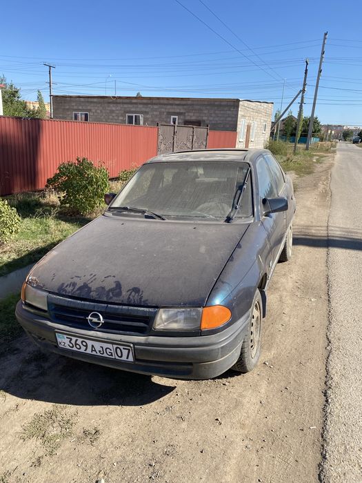 Опел астра не нахаду