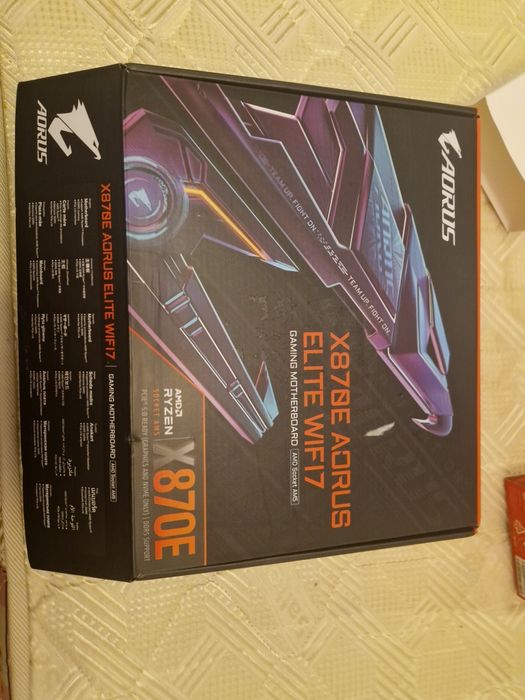 Vand placa de baza X870E Aorus Elite