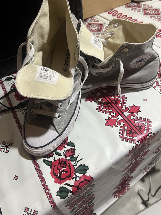 Vand 3 perechi Converse