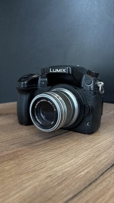 Продам видеокамеру Panasonic GH4