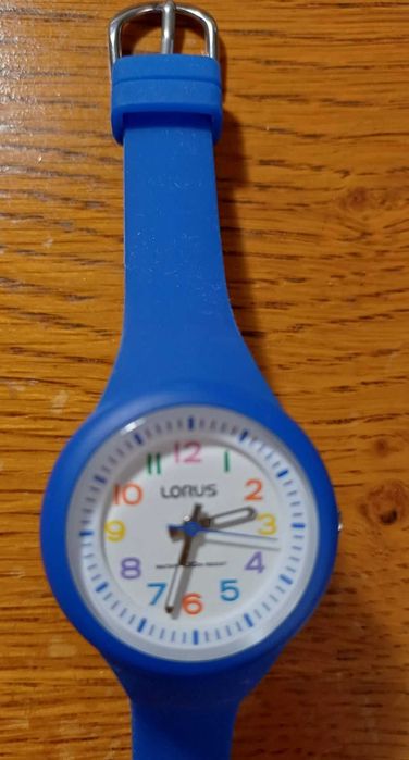 Ceas Lorus Y121-X132, curea silicon, rezistent apa 10 bar 100m