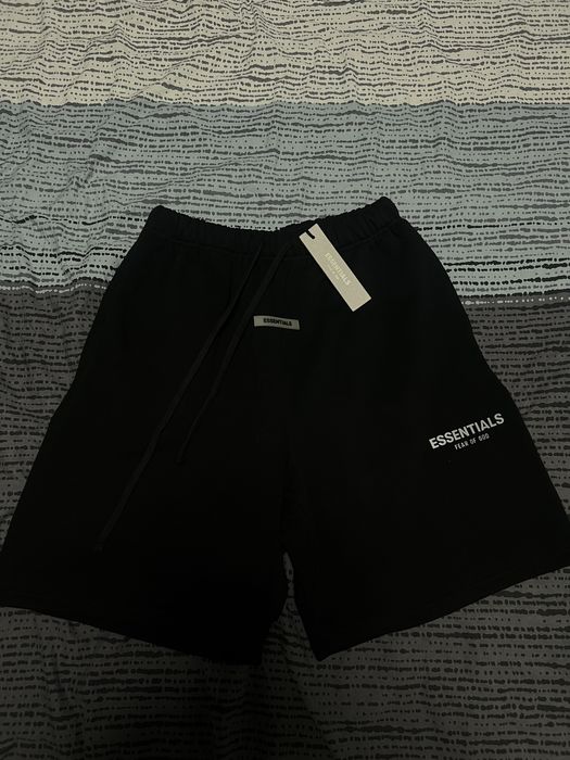 Essetials shorts Xl