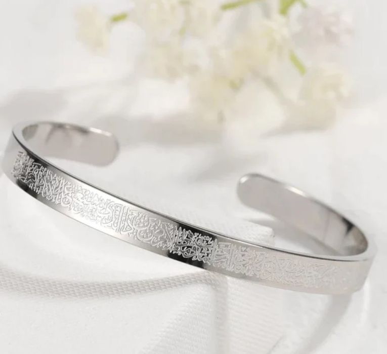 Oyatal kursi yozilgan braslet