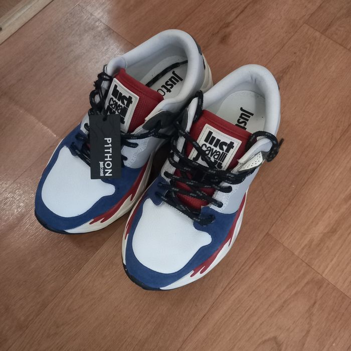 Кроссовки продам