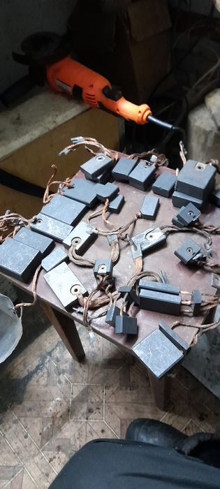 Продам генератор, 28v. щётки.