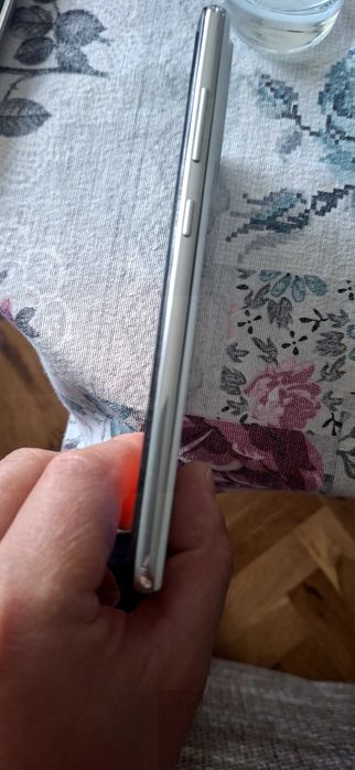 Телефон за продаване