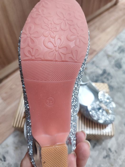 Продам туфли на девочку