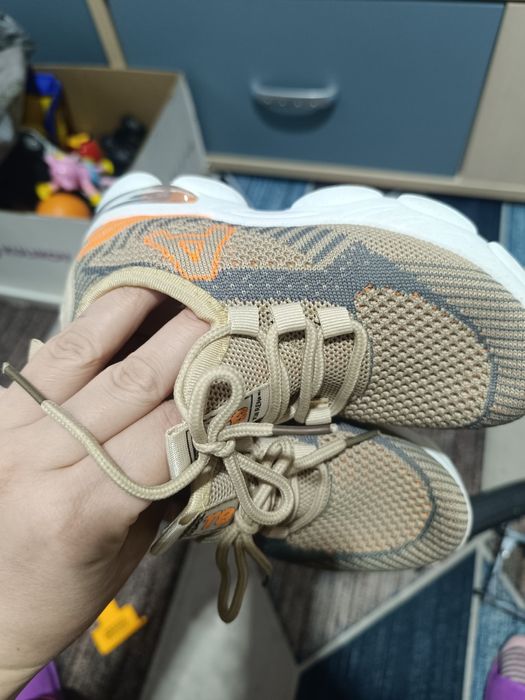 Кроссовки детские 32 рр