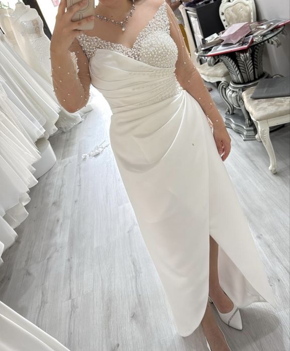 Vand rochie de mireasa cu trena detasabila