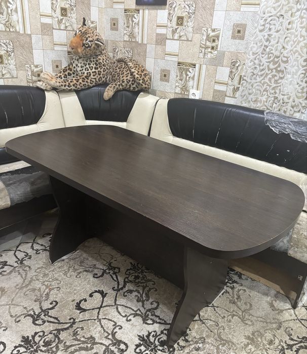 Продам кухонный стол