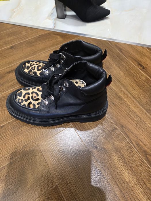 Срочно продам женские ботинки. TOM FORD