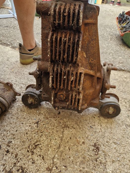 Полуоски с карета Тойота