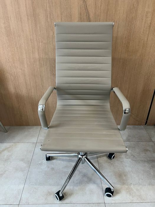 Офисное кресло отличного качества