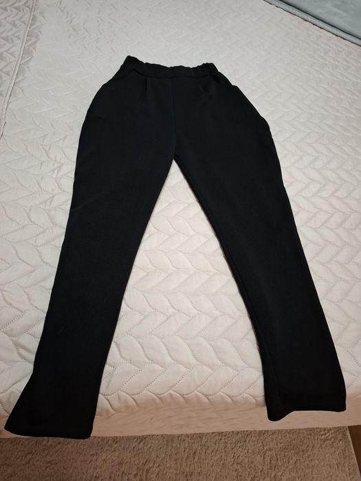 Черен панталон тип фит