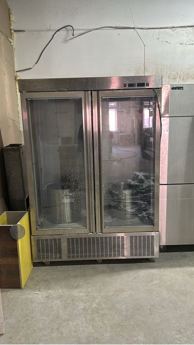 Холодильник плита посуда мойка