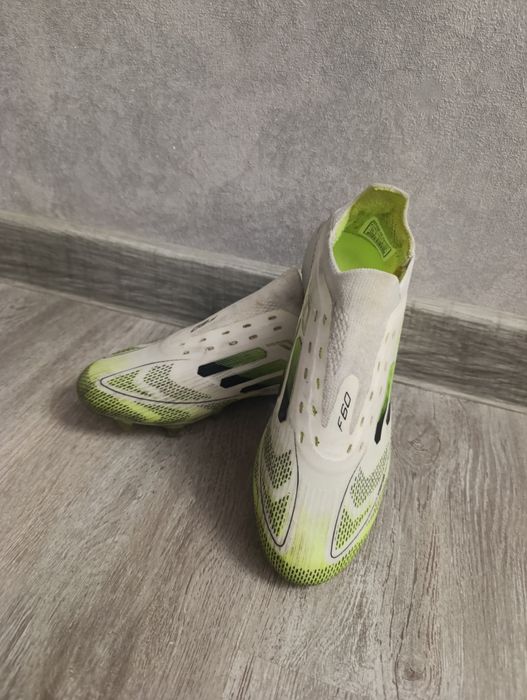 Продаю футбольные бутсы