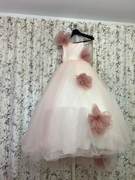 Costum de nas, purtat o singura data.