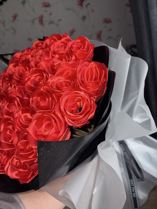 Букет из атласных роз