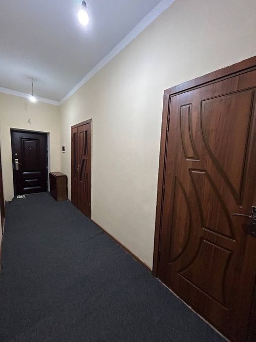 Shahar markazidan uy sotiladi