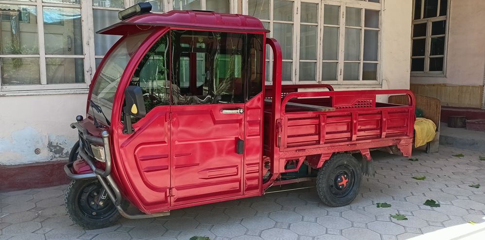 Kabinali yuk elektromotoroller sotiladi