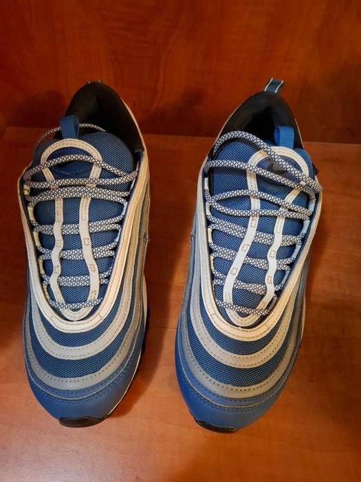 Vand Adidasi Nike