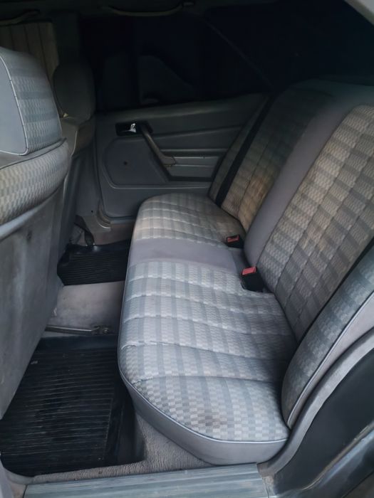 Mercedes-Benz 190 (W201).
