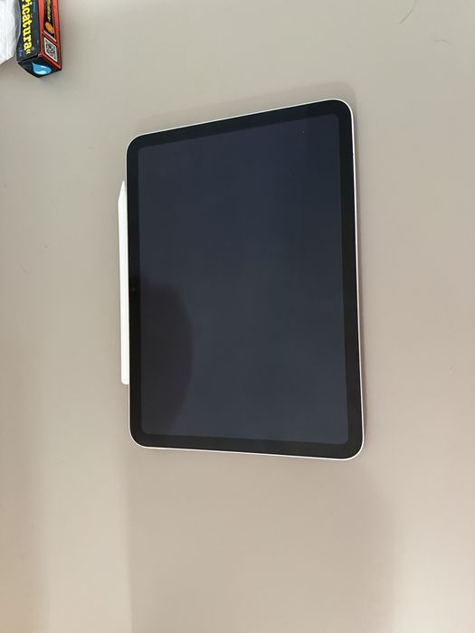 iPad 10th Gen 64GB Silver + Stylus – Stare Foarte Bună