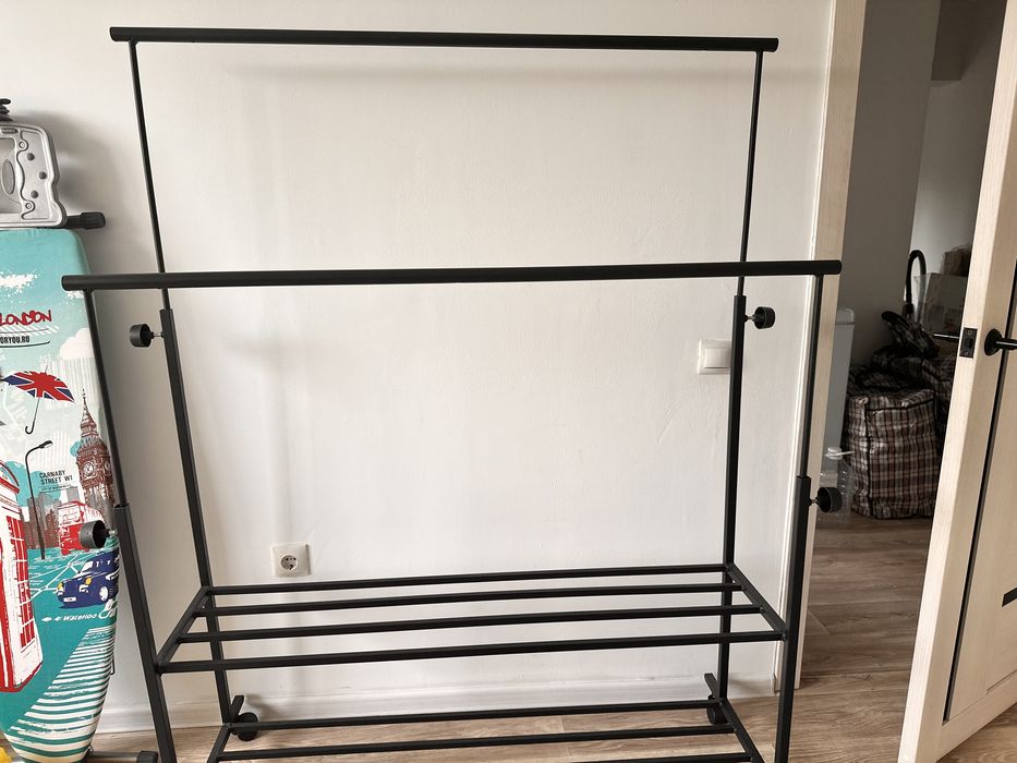 Продам новую вешалку