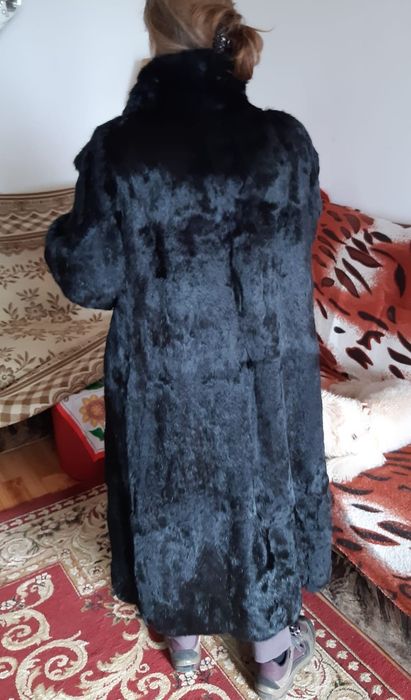 Vând haina blana neagra naturala