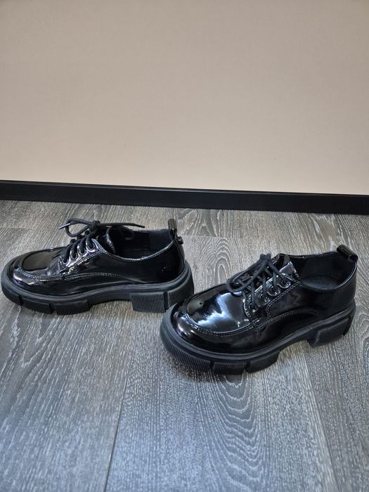 Vând pantofi fetite