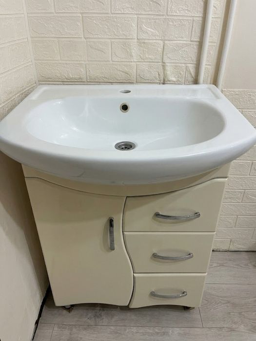 Раковина с тумбой шкафом