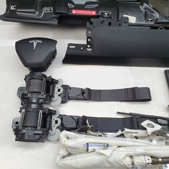 Plansa Bord Tesla 3 Airbaguri