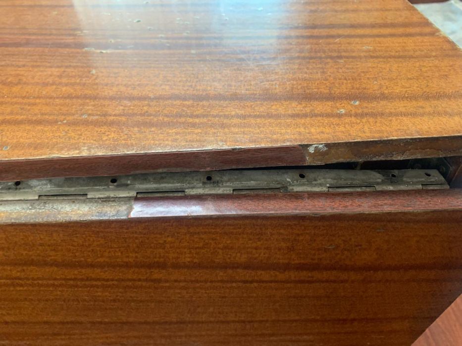 Продам стол книжку