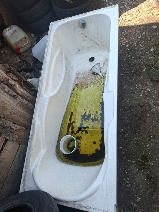 Vand vana fibra de sticla nu are defecte trebuie doar spalata este poza la dimensiuni