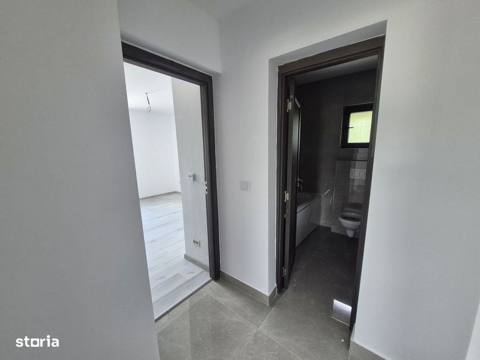 2 Camere | 51 Mp | Rediu – Înainte De Lacul Rediu | Parcare Intabulată — fotografia 3