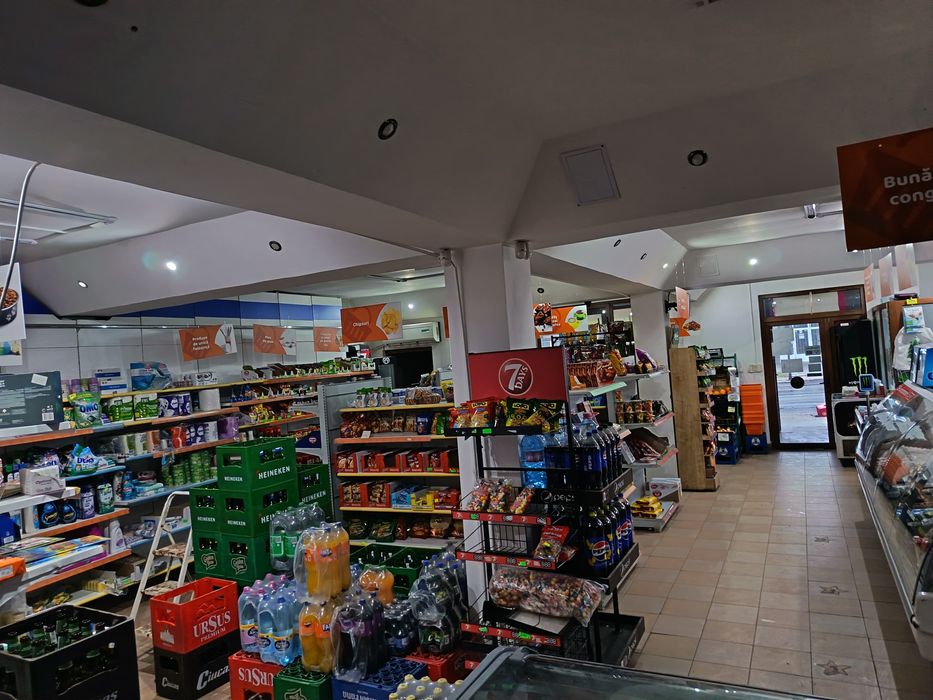 De închiriat - Spațiu comercial 100mp - Ultracentral Voinesti